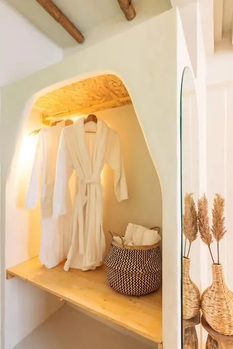 Boho Room-Jacuzzi-City Center Thessaloniki Apartment