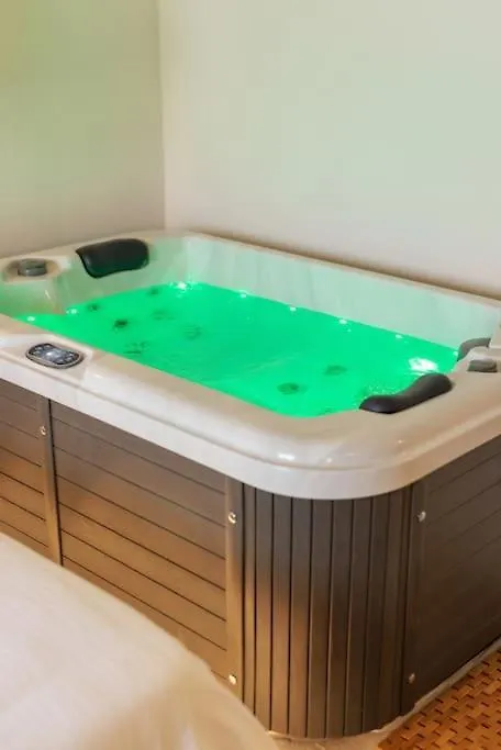 Apartment Boho Room-Jacuzzi-City Center Thessaloniki