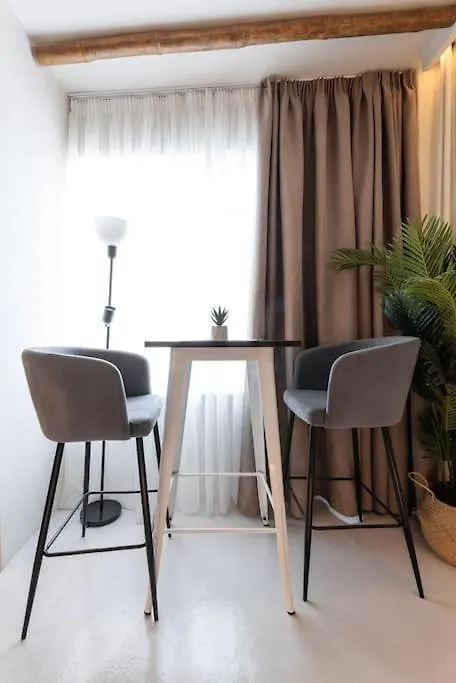 Boho Room-Jacuzzi-City Center Thessaloniki Apartment